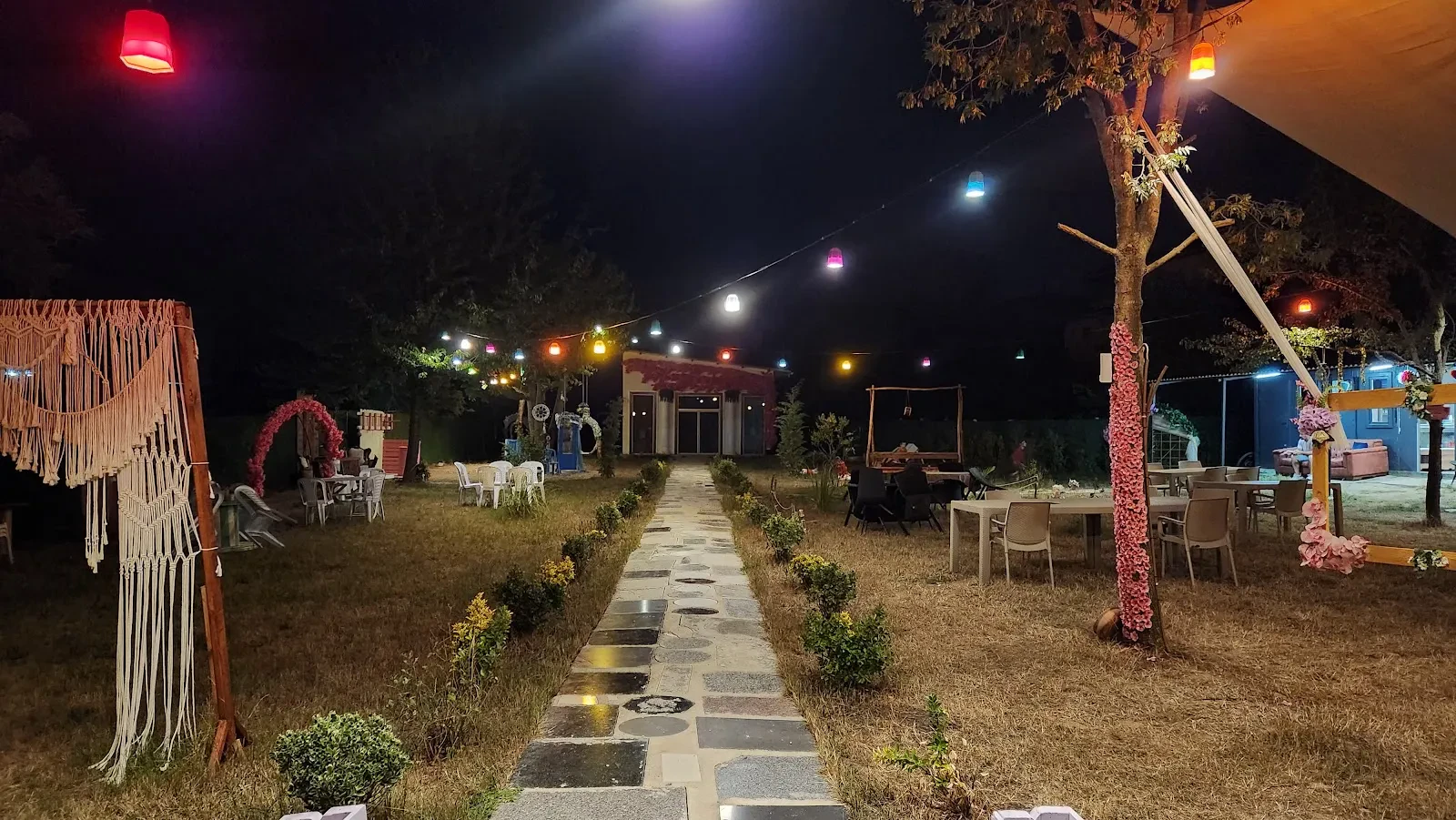 Lavinia Plato & Cafe / Organizasyon