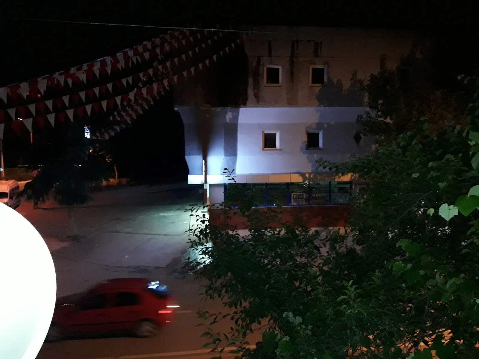 Üzmez Izgara Köfte