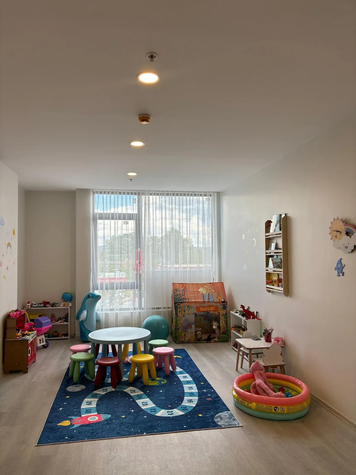 Psikolog Aile Danışmanı ve Çocuk Gelişim Uzmanı Serra CANSEVEN fotoğraf 1