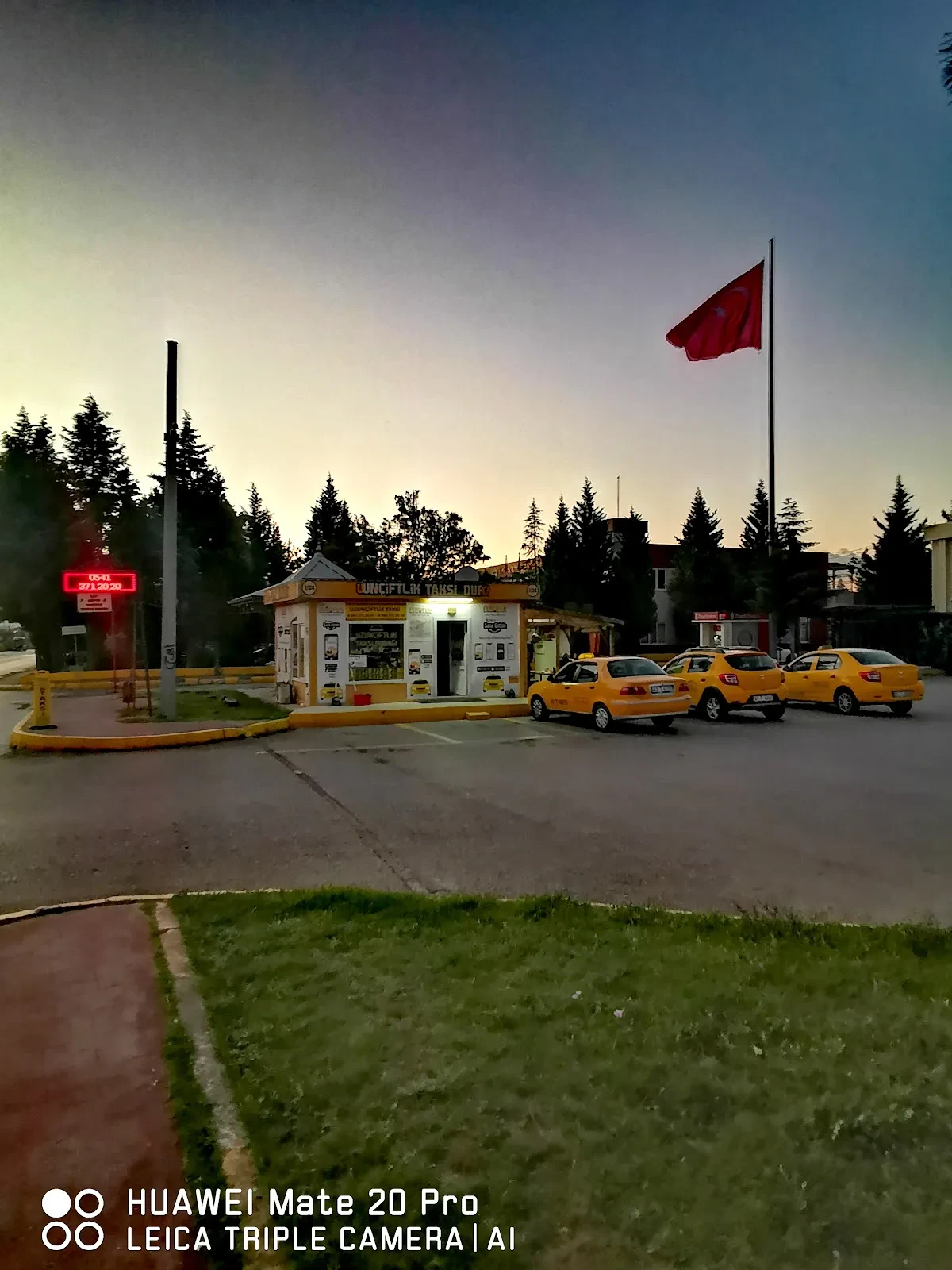 Uzunçiftlik Taksi Durağı fotoğraf 1