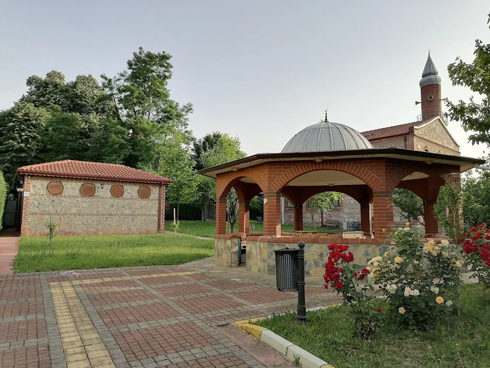 Hikmetiye Cami fotoğraf 1